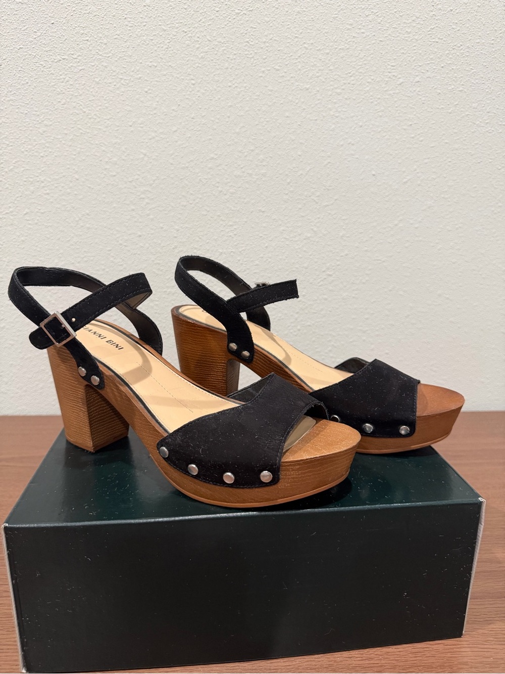 Gianni Bini Black Suede Platform Sandals Size 8.5 Studded Block Heel